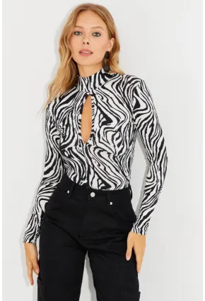 Kadın Siyah-Beyaz Önü Damla Zebra Desenli Bluz LPP1236