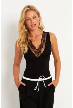 Kadın Siyah Dantel Detaylı Bluz EY2842