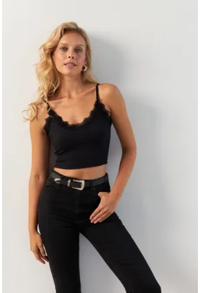 Kadın Siyah Dantel Detaylı Crop Bluz MK22