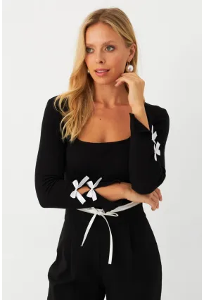 Kadın Siyah Fiyonklu Kare Yaka Crop Bluz RLO3034