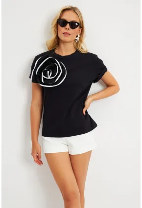 Kadın Siyah Gül Aksesuarlı T-Shirt SF12740