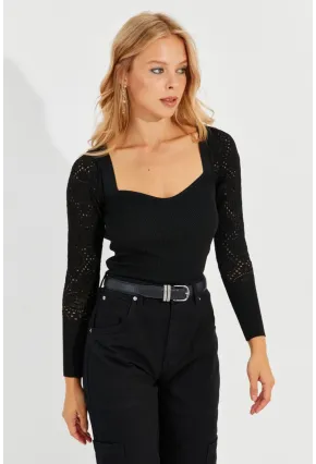 Kadın Siyah Kalp Yaka Ajurlu Triko Bluz SMT217