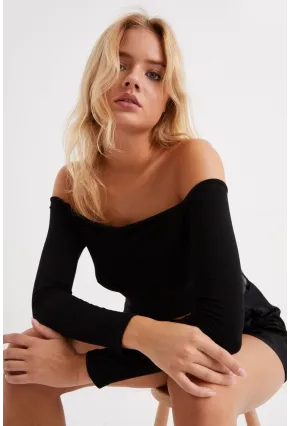 Kadın Siyah Madonna Yaka Önü Büzgülü Crop Bluz B153