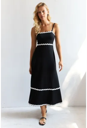 Kadın Siyah Nakış Detaylı Midi Elbise HOL2128