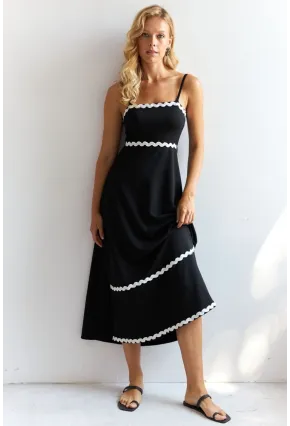 Kadın Siyah Nakış Detaylı Midi Elbise HOL2128