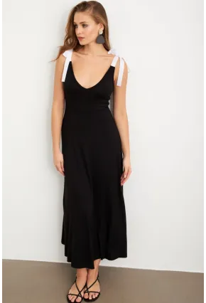 Kadın Siyah Omuz Fiyonklu V Yaka Midi Elbise EY3091