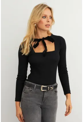 Kadın Siyah Önü Bağlamalı Kare Yaka Bluz EY3008