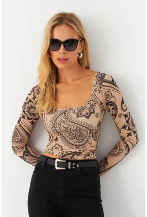 Kadın Vanilya-Siyah Kare Yaka Desenli Crop Bluz LİK13