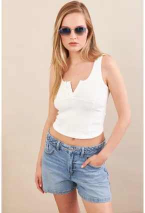 Kadın Beyaz Agraflı Kısa Bluz ZH167