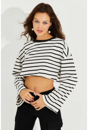 Kadın Beyaz-Siyah Çizgili Crop Sweatshirt EZG501