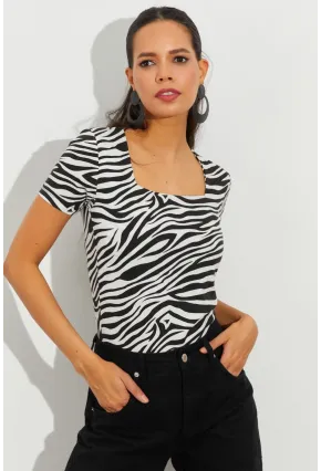 Kadın Beyaz-Siyah Kare Yaka Zebra Desenli Bluz LPP1221