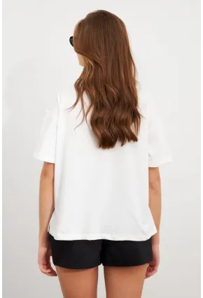 Kadın Beyaz Straslı Oversize T-Shirt TPG13