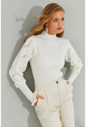 Kadın Ekru Kolları Ajurlu Triko Bluz SMT218