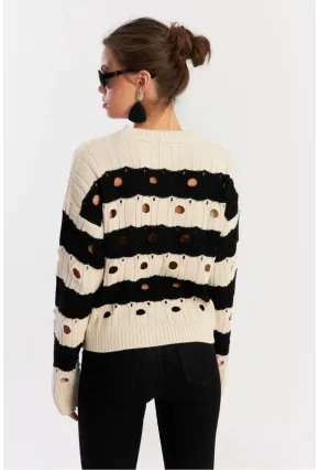 Kadın Ekru-Siyah Çizgili Yırtık Triko Kazak PP2342