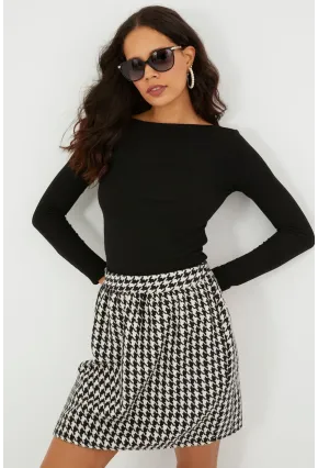 Kadın Ekru-Siyah Kazayağı Desenli Mini Kaşe Etek KN53