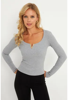 Kadın Gri Aksesuarlı Kaşkorse Bluz RLO17