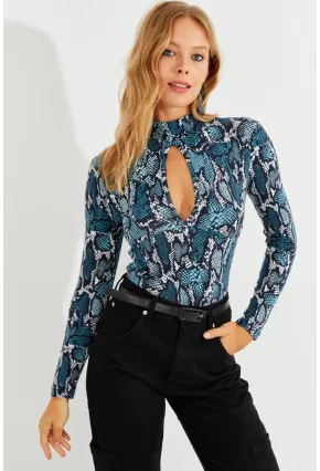 Kadın Petrol Önü Damla Yılan Desenli Bluz LPP1236