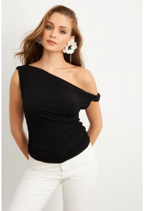 Kadın Siyah Asimetrik Kol Bluz VA100