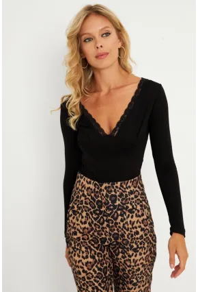 Kadın Siyah Dantel Detaylı Bluz EY2870