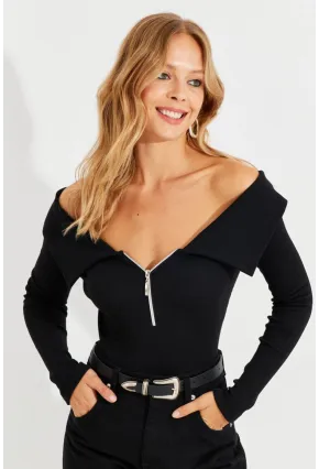 Kadın Siyah Fermuarlı Madonna Yaka Bluz EY2559