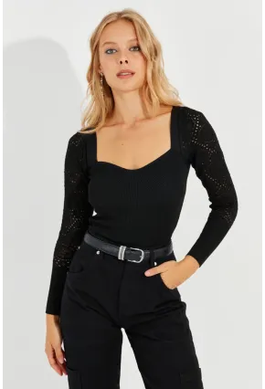 Kadın Siyah Kalp Yaka Ajurlu Triko Bluz SMT217
