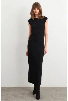 Kadın Siyah Kolsuz Yırtmaçlı Midi Elbise TF60
