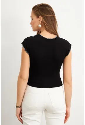 Kadın Siyah Kontrast Dikişli T-Shirt FLU766