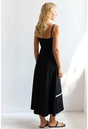 Kadın Siyah Nakış Detaylı Midi Elbise HOL2128