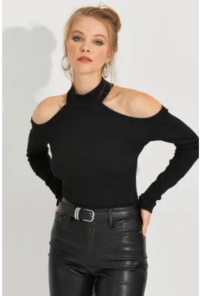 Kadın Siyah Omuzları Açık Kaşkorse Bluz EY2590
