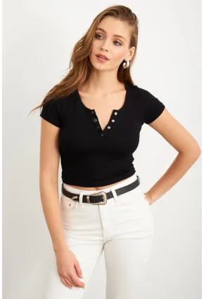 Kadın Siyah Önü Düğmeli Basic T-Shirt TOP07
