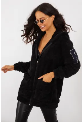 Kadın Siyah Sırt Baskılı Kapüşonlu Peluş Mont BK231123