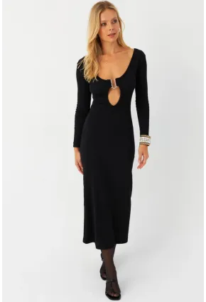 Kadın Siyah Toka Aksesuarlı Pencereli Midi Elbise EY2999