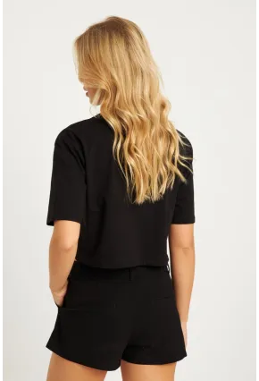 Kadın Siyah Zincir Aksesuarlı Kısa T-Shirt HT109