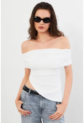 Kadın Beyaz Asimetrik Madonna Yaka Bluz OPS4251