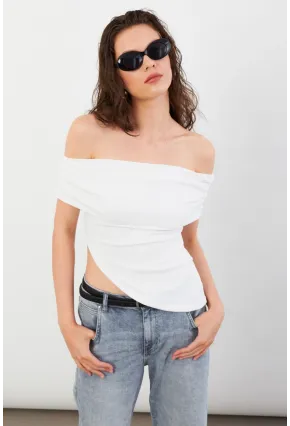 Kadın Beyaz Asimetrik Madonna Yaka Bluz OPS4251