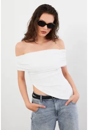 Kadın Beyaz Asimetrik Madonna Yaka Bluz OPS4251