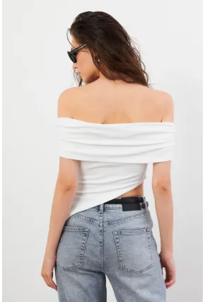 Kadın Beyaz Asimetrik Madonna Yaka Bluz OPS4251