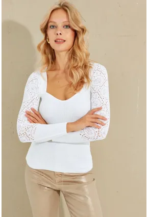 Kadın Beyaz Kalp Yaka Ajurlu Triko Bluz SMT217