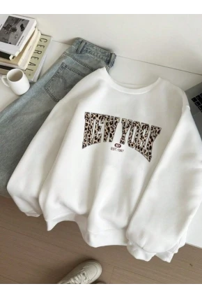 Kadın Beyaz Leopar Desenli New York Baskılı Oversize Sweatshirt