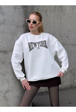 Kadın Beyaz Leopar Desenli New York Baskılı Oversize Sweatshirt
