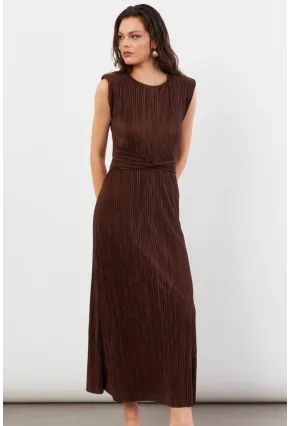 Kadın Kahverengi Vatkalı Pileli Astarlı Midi Elbise DMR436