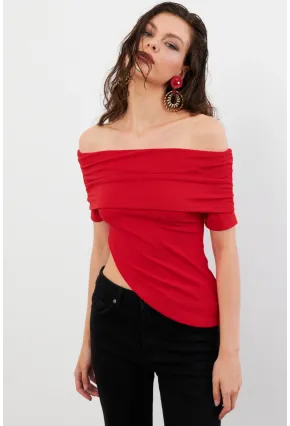 Kadın Kırmızı Asimetrik Madonna Yaka Bluz OPS4251