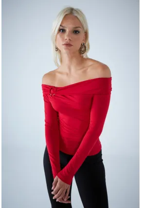 Kadın Kırmızı Halka Aksesuarlı Madonna Yaka Crop Bluz COL3043