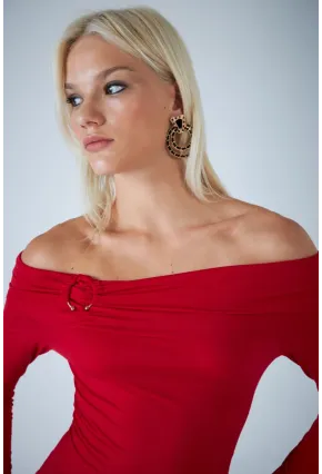 Kadın Kırmızı Halka Aksesuarlı Madonna Yaka Crop Bluz COL3043