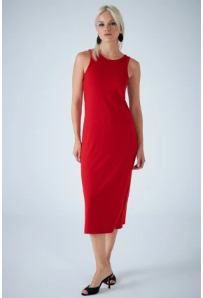 Kadın Kırmızı Kolsuz Yırtmaçlı Midi Elbise AYD418