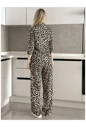 Kadın Leopar Desenli Pijama Takımı – Düğmeli Üst, Rahat Kesim Alt