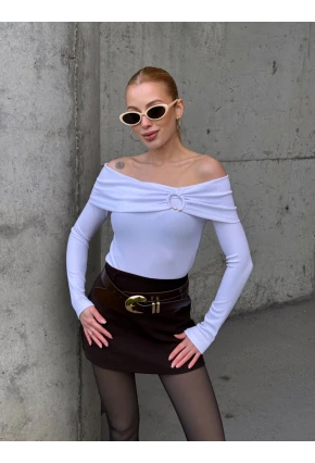 Kadın Madonna Yaka Halka Detay Beyaz Bluz