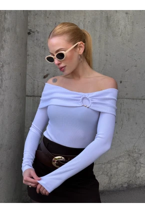 Kadın Madonna Yaka Halka Detay Beyaz Bluz