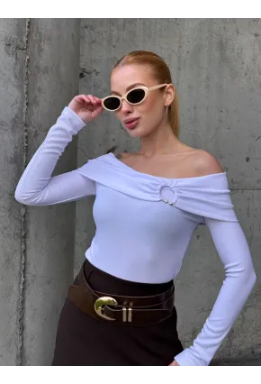 Kadın Madonna Yaka Halka Detay Beyaz Bluz