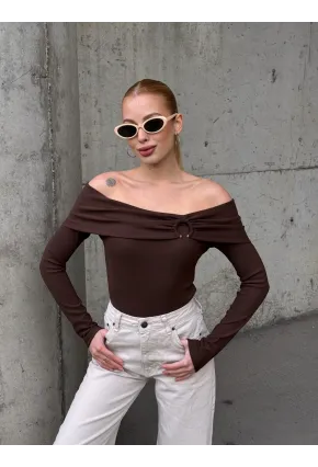 Kadın Madonna Yaka Halka Detay Bluz